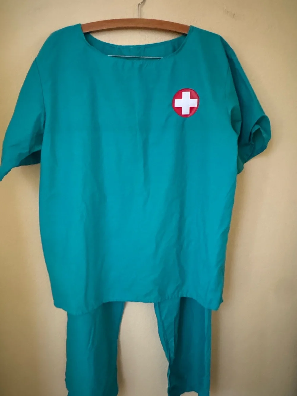 Spirit Halloween Costume ER Surgeon Scrubs Hat and Accessories Size L/XL - Picture 2 of 4